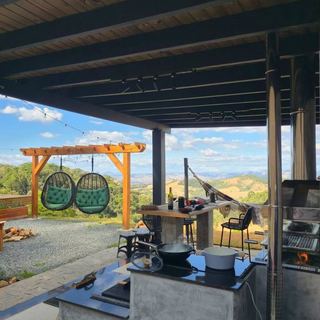 Área gourmet coberta com vista